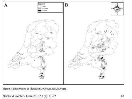 Kaart van Nederland met verkeersslachtoffers onder de dassen in 1990 (links) en 2006 (foto: Lutra)